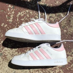 7.5 WOMANS PINK GRAND COURT ADIDAS